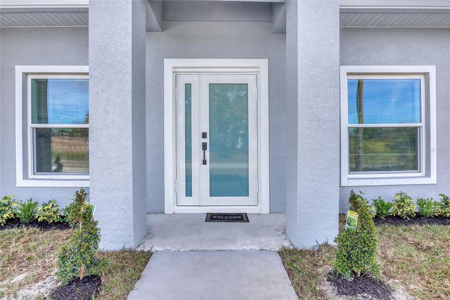 Exterior details and patio area of a home in , Palm Bay (Image 3).