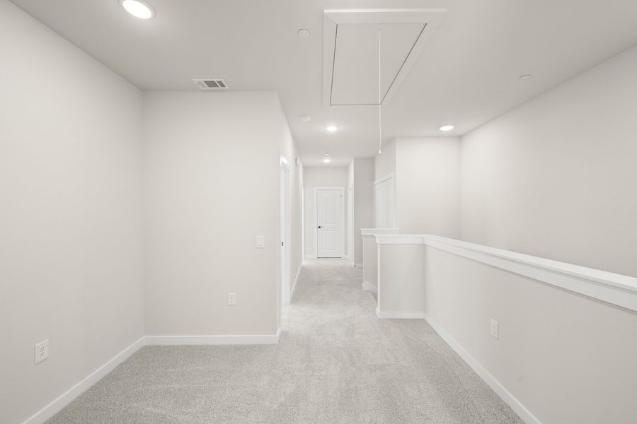 Spacious, unfurnished interior of a new home in Wildridge, Oak Point (Image 18).