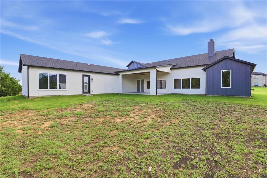 Exterior details and patio area of a home in , Waxahachie (Image 3).