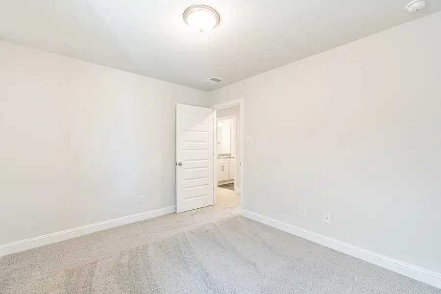 Spacious, unfurnished interior of a new home in Stonebrooke, Conroe (Image 9). Spacious, unfurnished interior of a new home in Stonebrooke, Conroe (Image 9).