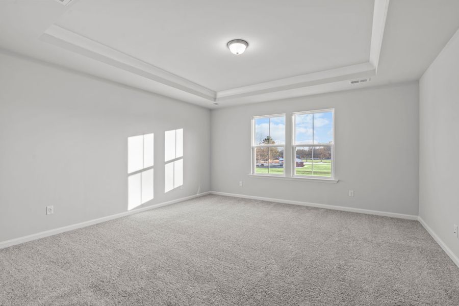 Spacious, unfurnished interior of a new home in Fox Hollow, Spartanburg (Image 26).