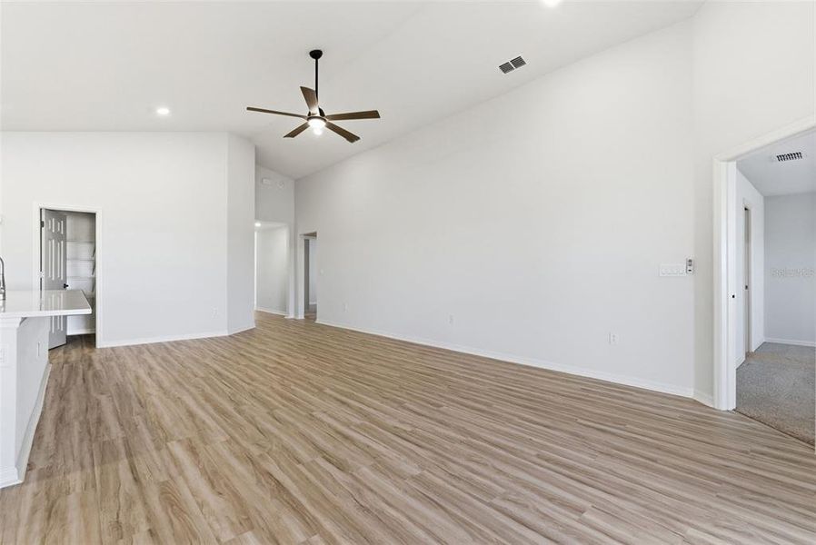 Spacious, unfurnished interior of a new home in , Davenport (Image 40).