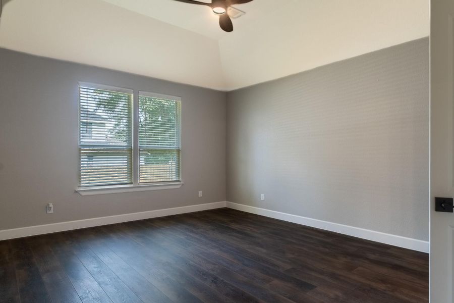 Spacious, unfurnished interior of a new home in , Huntsville (Image 31).