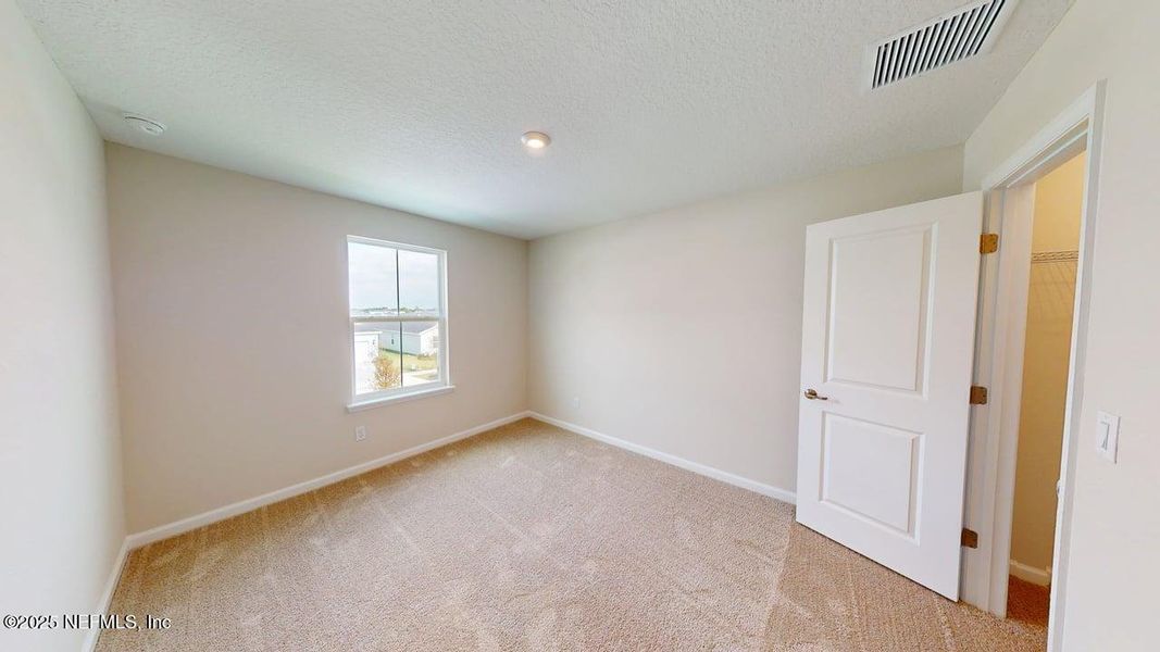 Spacious, unfurnished interior of a new home in Lakes at Bella Lago, Green Cove Springs (Image 14).