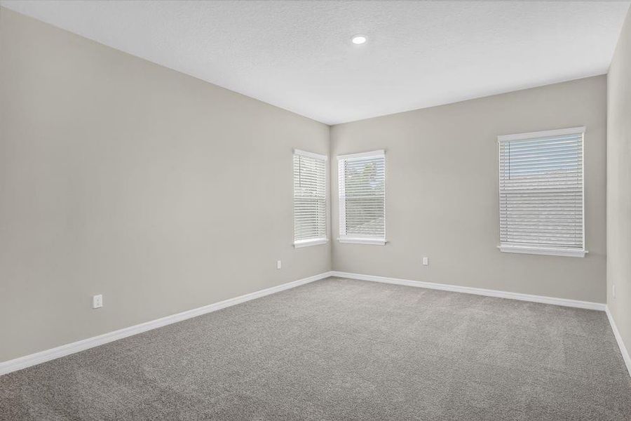 621 SE Ranch Oak Circle ~ Ready Now