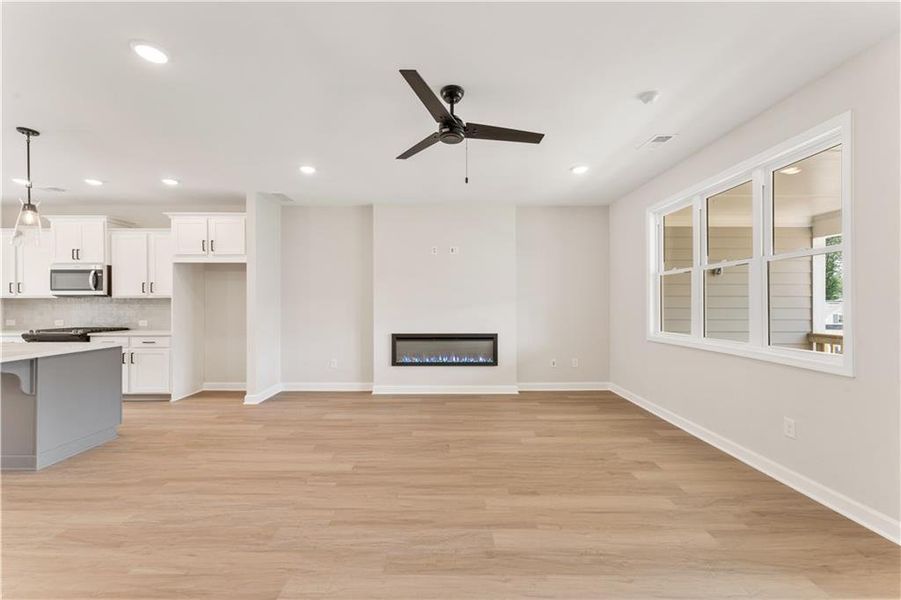 Spacious, unfurnished interior of a new home in East Park Village, Kennesaw (Image 25).