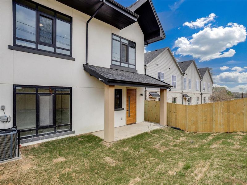 Exterior details and patio area of a home in , Grand Prairie (Image 3).