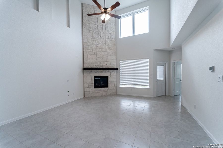 Spacious, unfurnished interior of a new home in Arcadia Ridge, San Antonio (Image 18).