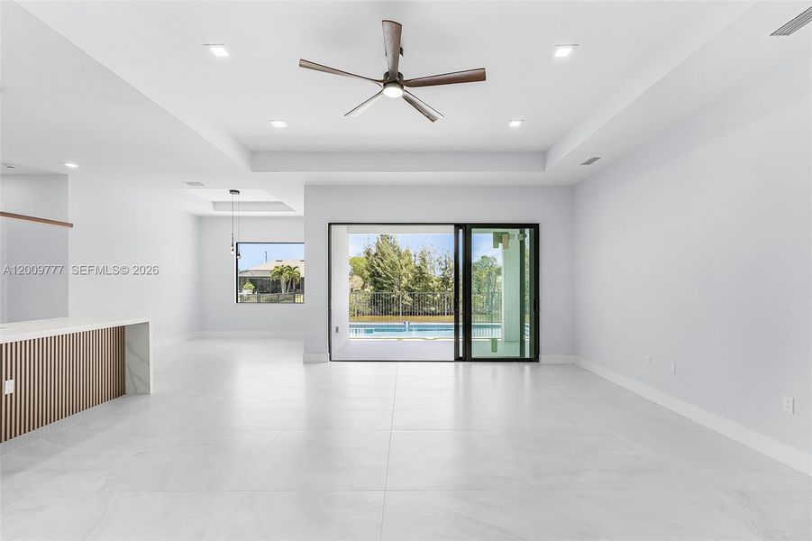 Spacious, unfurnished interior of a new home in , Cape Coral (Image 16).