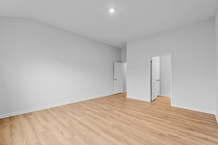 Spacious, unfurnished interior of a new home in Brayden, Advance (Image 27).