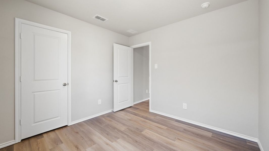 Representative unfurnished interior of a home built from the Estero by D.R. Horton in Hickory Grove, Krum (Image 31).