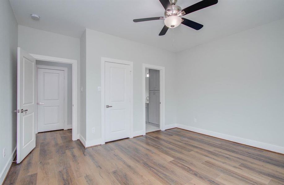 Natural colors to offer additional lighting in this bedroom