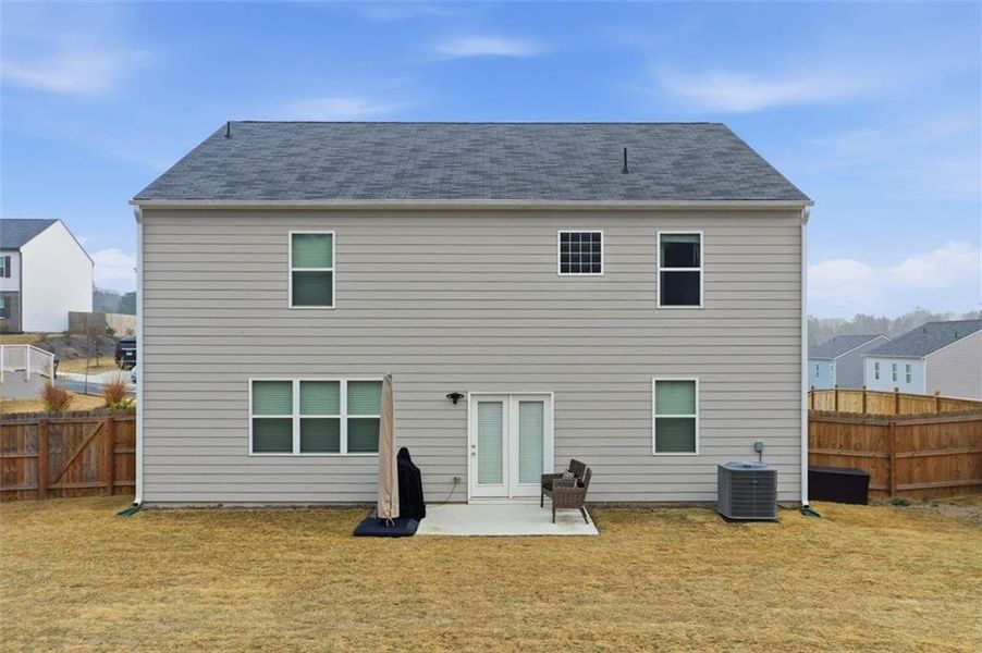 Exterior details and patio area of a home in , Dallas (Image 3).