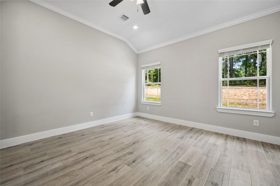 Spacious, unfurnished interior of a new home in , Onalaska (Image 18).