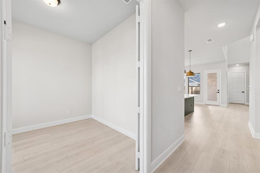 Spacious, unfurnished interior of a new home in Mantua Point Gardens, Van Alstyne (Image 25). Spacious, unfurnished interior of a new home in Mantua Point Gardens, Van Alstyne (Image 25).