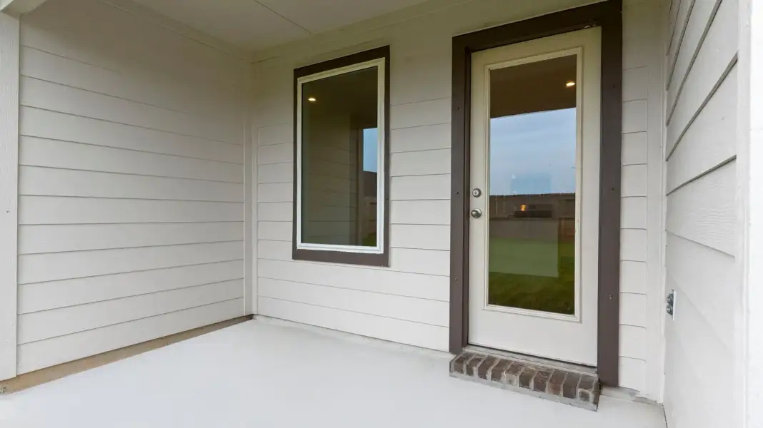 Exterior details and patio area of a home in Watermark, Alvin (Image 2).