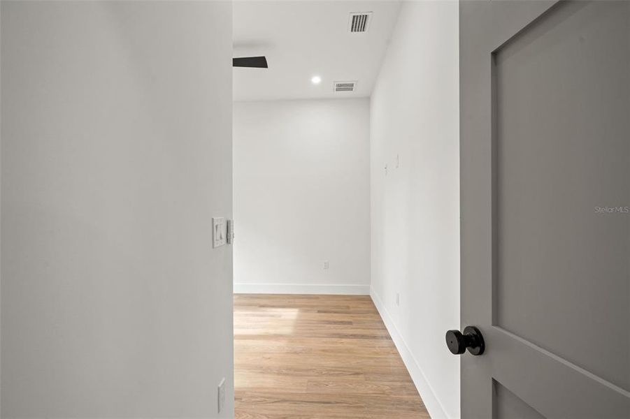 Spacious, unfurnished interior of a new home in , Tampa (Image 53).
