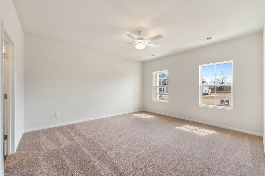 Spacious, unfurnished interior of a new home in Dove Hollow, Chesnee (Image 20).