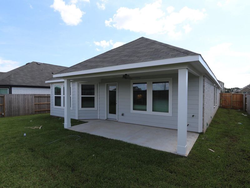 Front exterior of a new home in Miller's Pond, Rosenberg, TX, highlighting curb appeal (Image 11). Front exterior of a new home in Miller's Pond, Rosenberg, TX, highlighting curb appeal (Image 11).