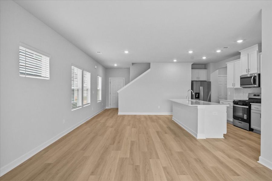 Spacious, unfurnished interior of a new home in Creek Ridge - Heritage Collection, Spartanburg (Image 16).