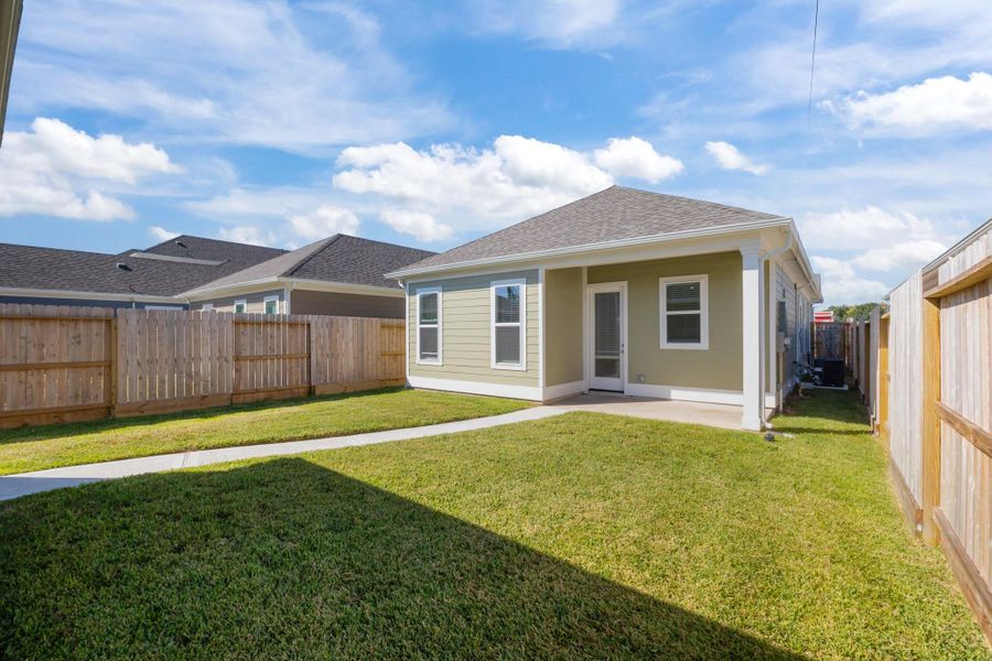 Large Backyard to entertain