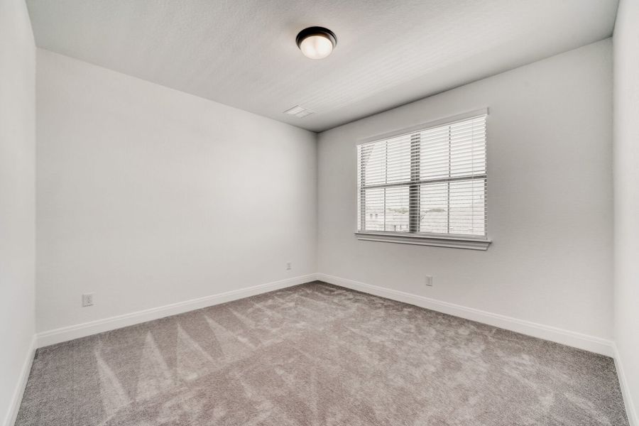 Spacious, unfurnished interior of a new home in The Porch at Du Pre, Buda (Image 18).