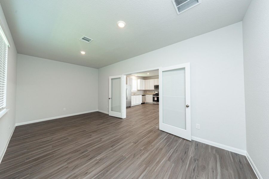 Spacious, unfurnished interior of a new home in Cliffstone Hills, Conroe (Image 17).