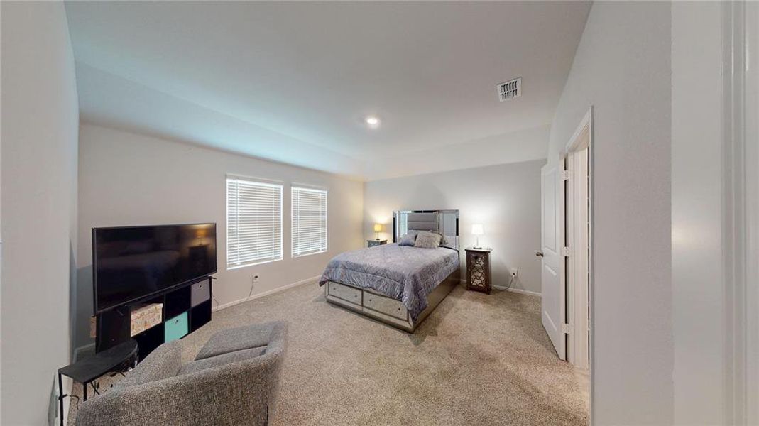 Spacious room featuring neutral carpeting and light-toned walls