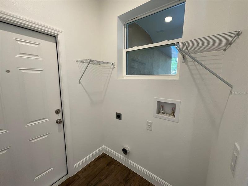 Spacious, unfurnished interior of a new home in , Orlando (Image 14).