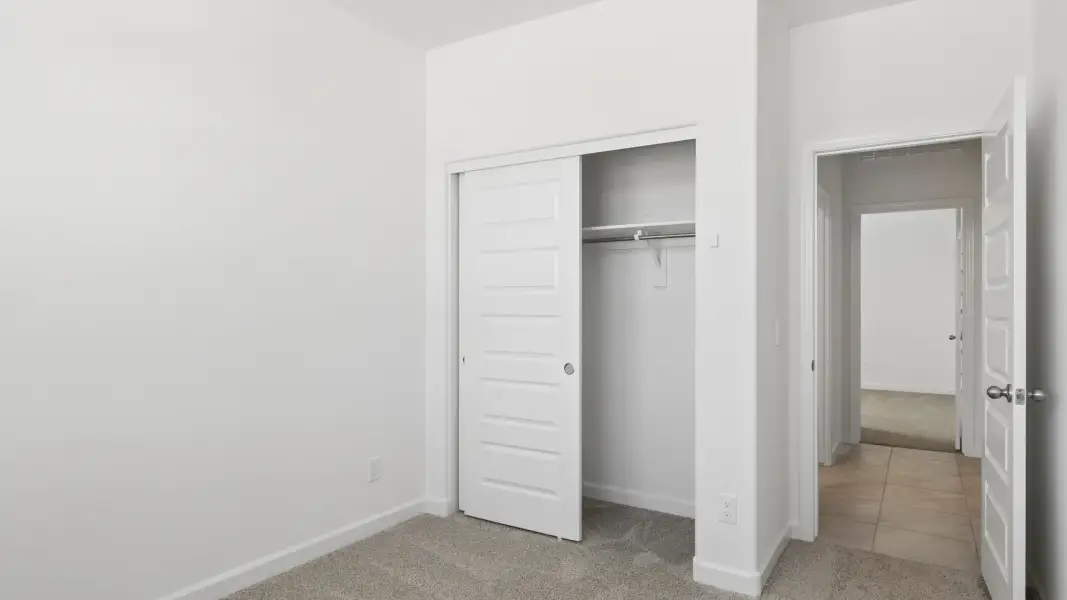 Spacious, unfurnished interior of a new home in Quail Ranch, San Tan Valley (Image 23).