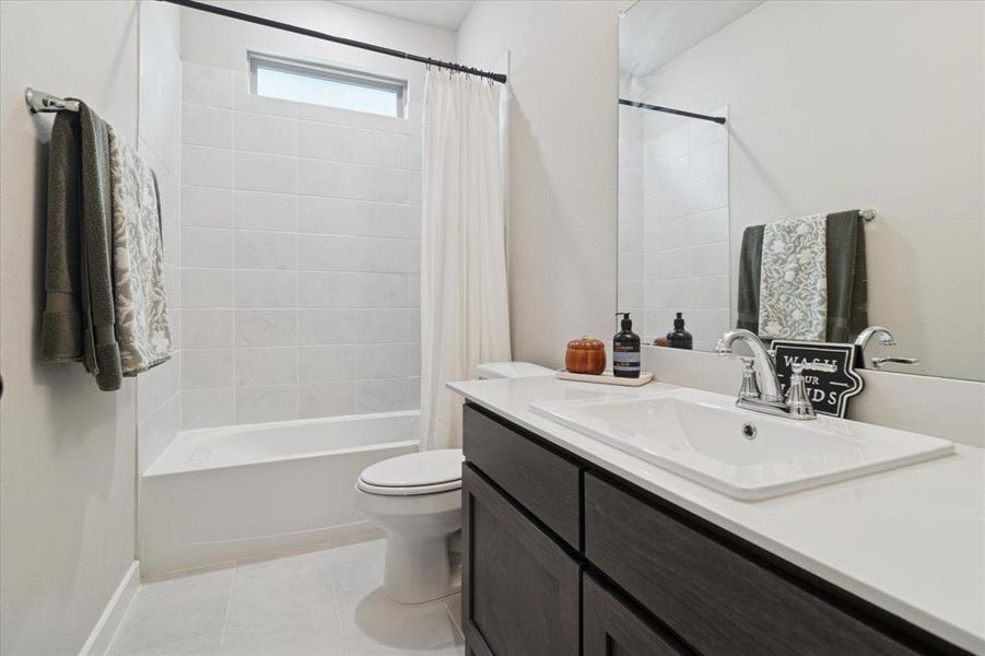 Furnished interior view inside a new home in Creekside, Royse City (Image 7).