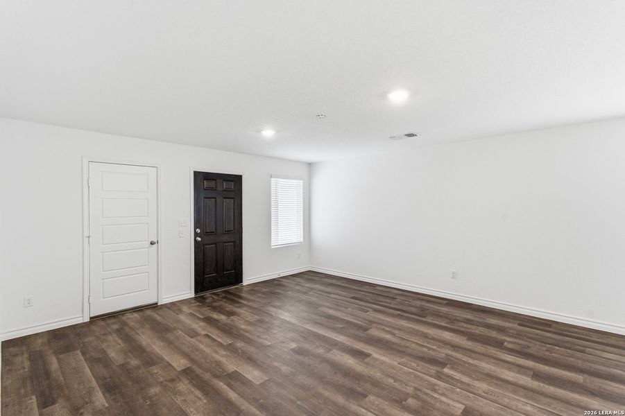 Spacious, unfurnished interior of a new home in Vista Real, Converse (Image 21).