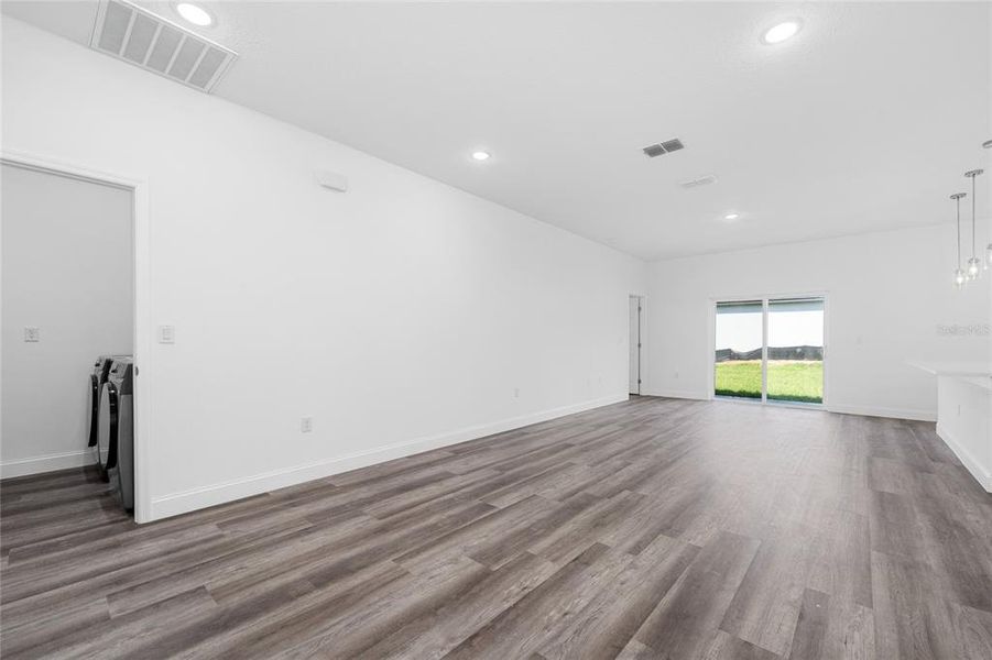 Spacious, unfurnished interior of a new home in , Ocala (Image 20).