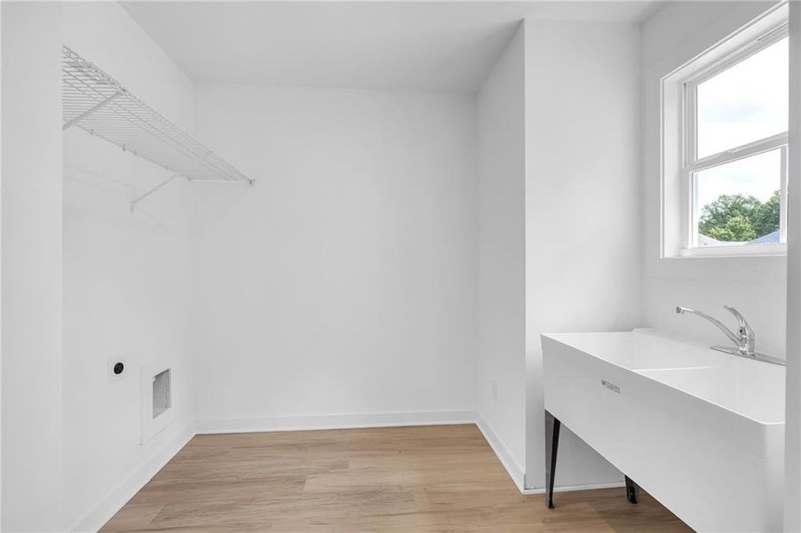Spacious, unfurnished interior of a new home in , Atlanta (Image 11).