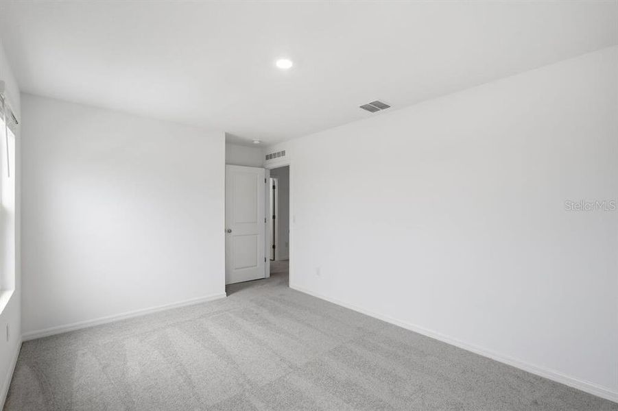 Spacious, unfurnished interior of a new home in Waterstone, Groveland (Image 34).