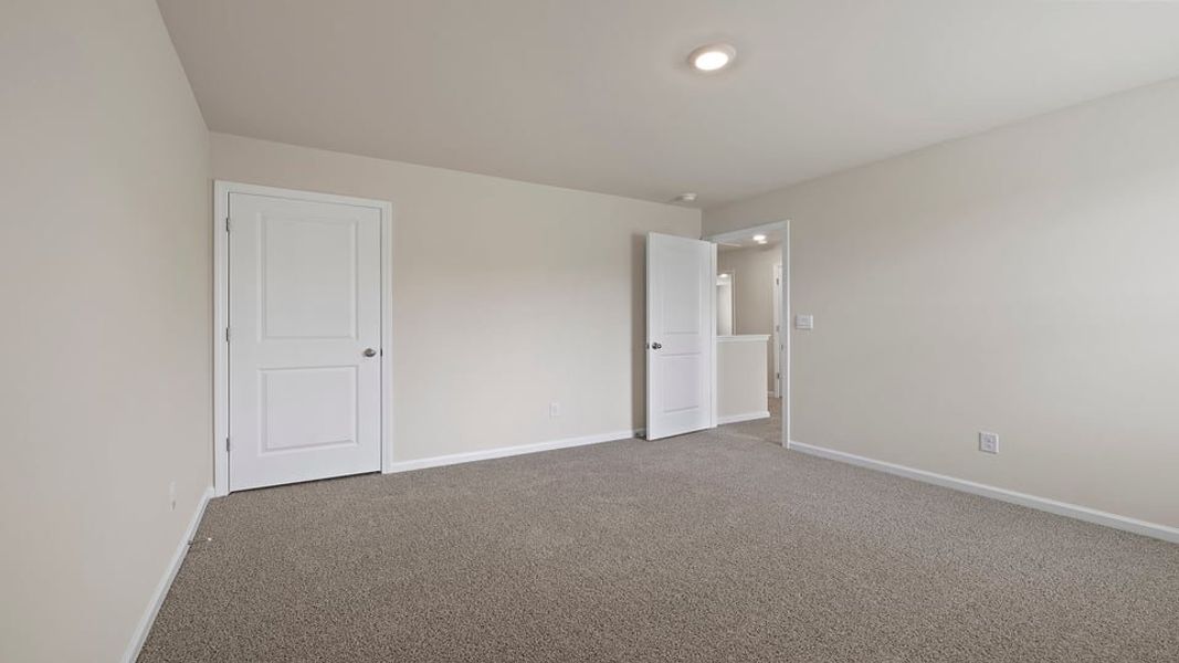 Spacious, unfurnished interior of a new home in Lakestone, Woodruff (Image 27).