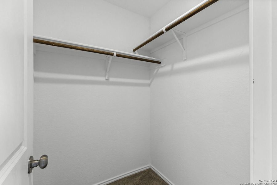 Spacious, unfurnished interior of a new home in Presa Point, San Antonio (Image 17).