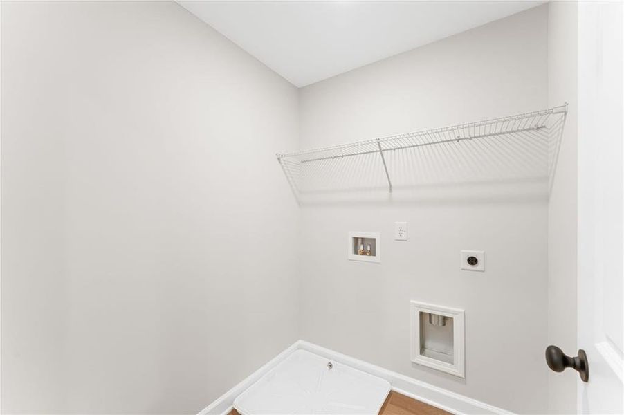 Spacious, unfurnished interior of a new home in Cherokee Township, Acworth (Image 14).