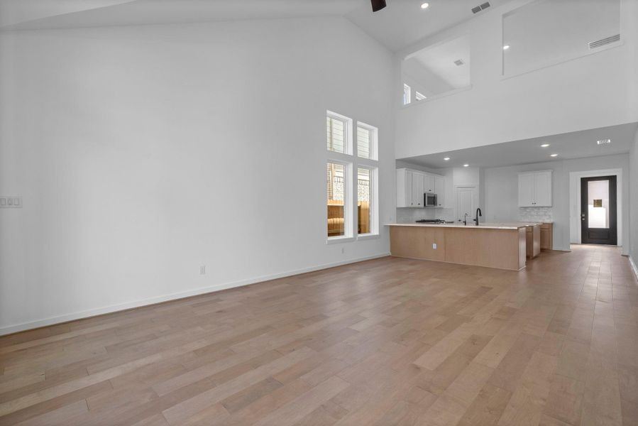 Spacious, unfurnished interior of a new home in , Missouri City (Image 24).