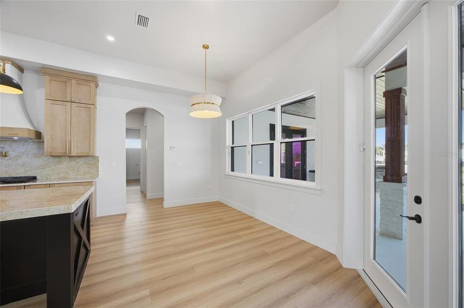 Spacious, unfurnished interior of a new home in , Plant City (Image 50).