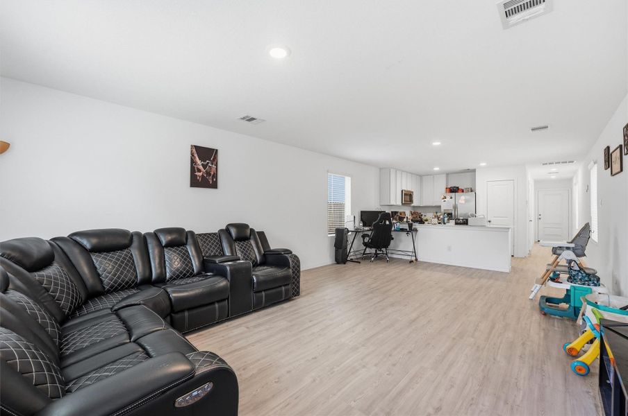 Spacious Family Room with Open Layout Spacious Family Room with Open Layout