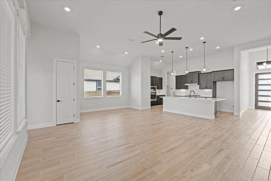 Spacious, unfurnished interior of a new home in Village at Three Oaks, Seguin (Image 26). Spacious, unfurnished interior of a new home in Village at Three Oaks, Seguin (Image 26).