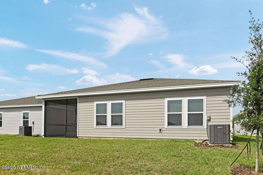 Exterior details and patio area of a home in Coopers Meadow, Jacksonville (Image 17).