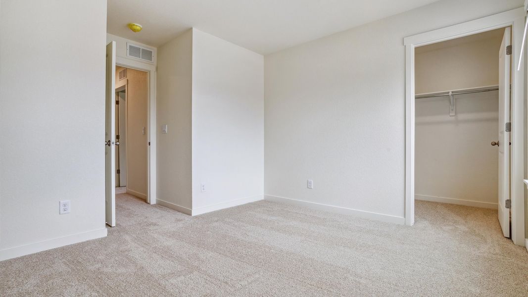 Spacious, unfurnished interior of a new home in Silver Peaks, Lochbuie (Image 8).