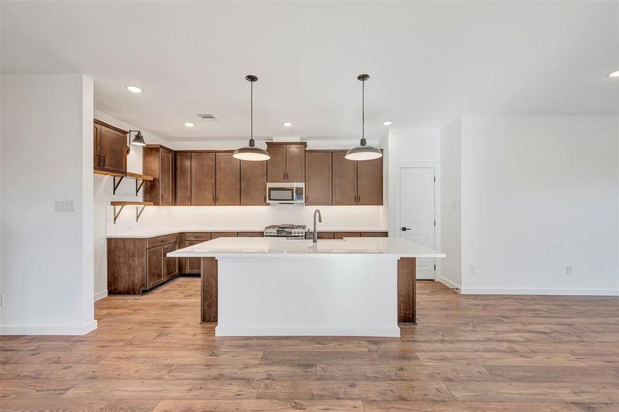 Furnished interior view inside a new home in Rolling Ridge, Van Alstyne (Image 10).