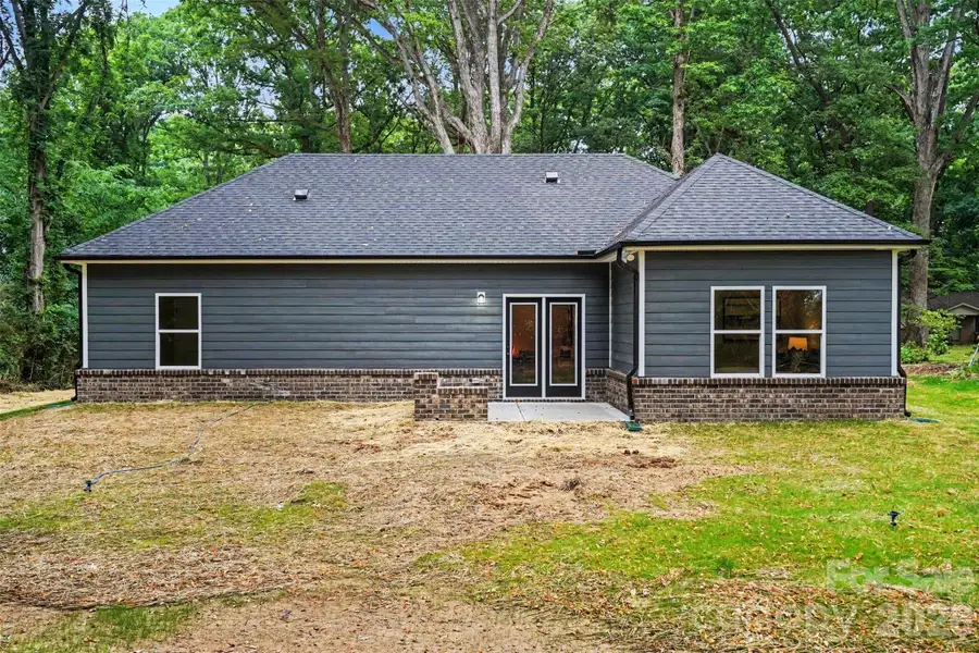 Exterior details and patio area of a home in , Monroe (Image 4).