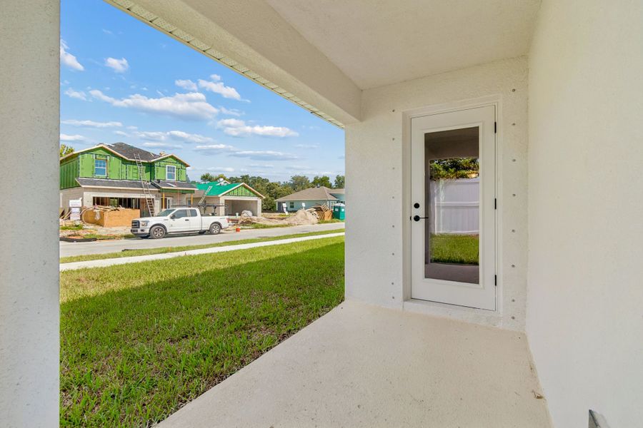 Representative exterior details of a home built from the 1515 by Adams Homes in Winding Oaks, Weeki Wachee (Image 3).