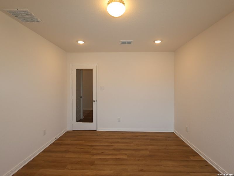 Spacious, unfurnished interior of a new home in Chaparral Ranch, Floresville (Image 23).