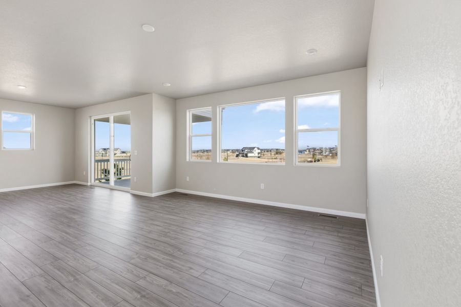 Spacious, unfurnished interior of a new home in The Aurora Highlands, Aurora (Image 14).