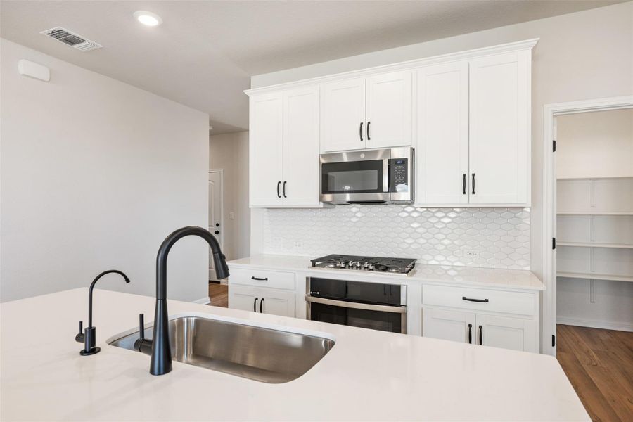 Representative images and renderings are for illustrative purposes. Actual structural options and design finishes of home may vary.